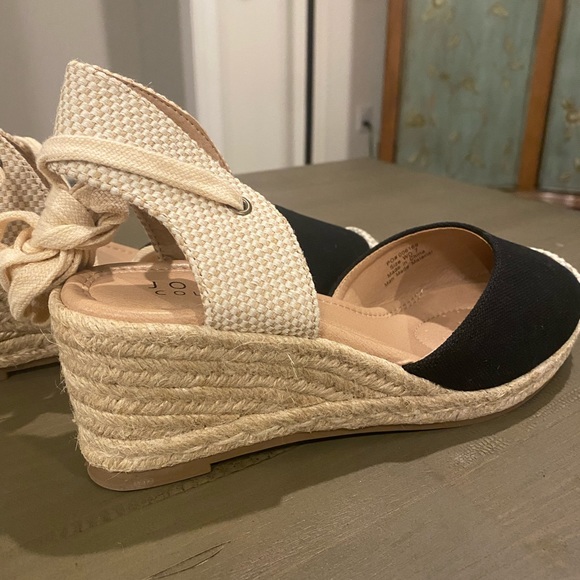 Women’s size WD 7 Journee collection espadrilles - Picture 6 of 8